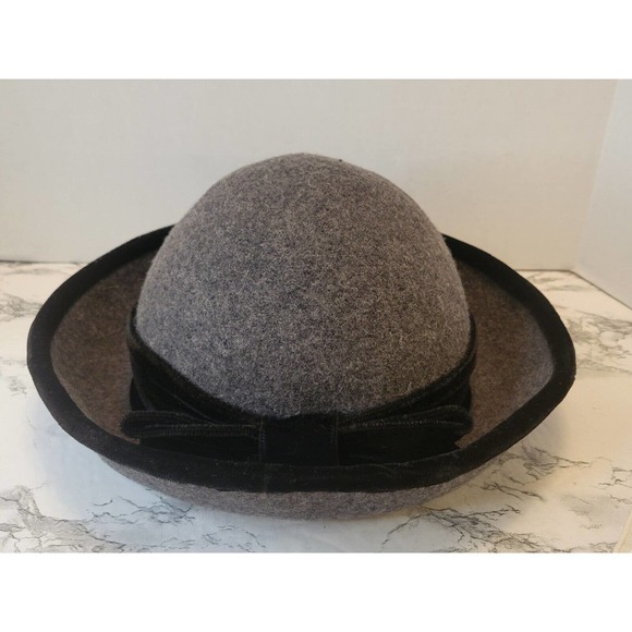Vintage Daniele Meucci Italy Black Wool Berret Florence Velvet Rosettes Chic HTF Daniele MEUCCI Hat | eBay main image 2
